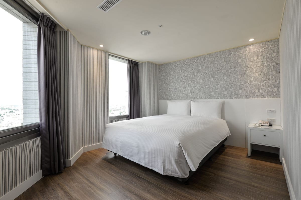 Superior Double Room | Desk, blackout drapes, soundproofing, iron/ironing board