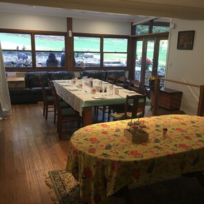 Free daily English breakfast 