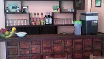 Breakfast, lunch, dinner served; Thai cuisine