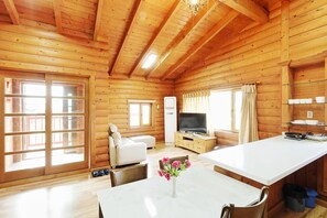 521 | Coin séjour | Télévision à écran plat