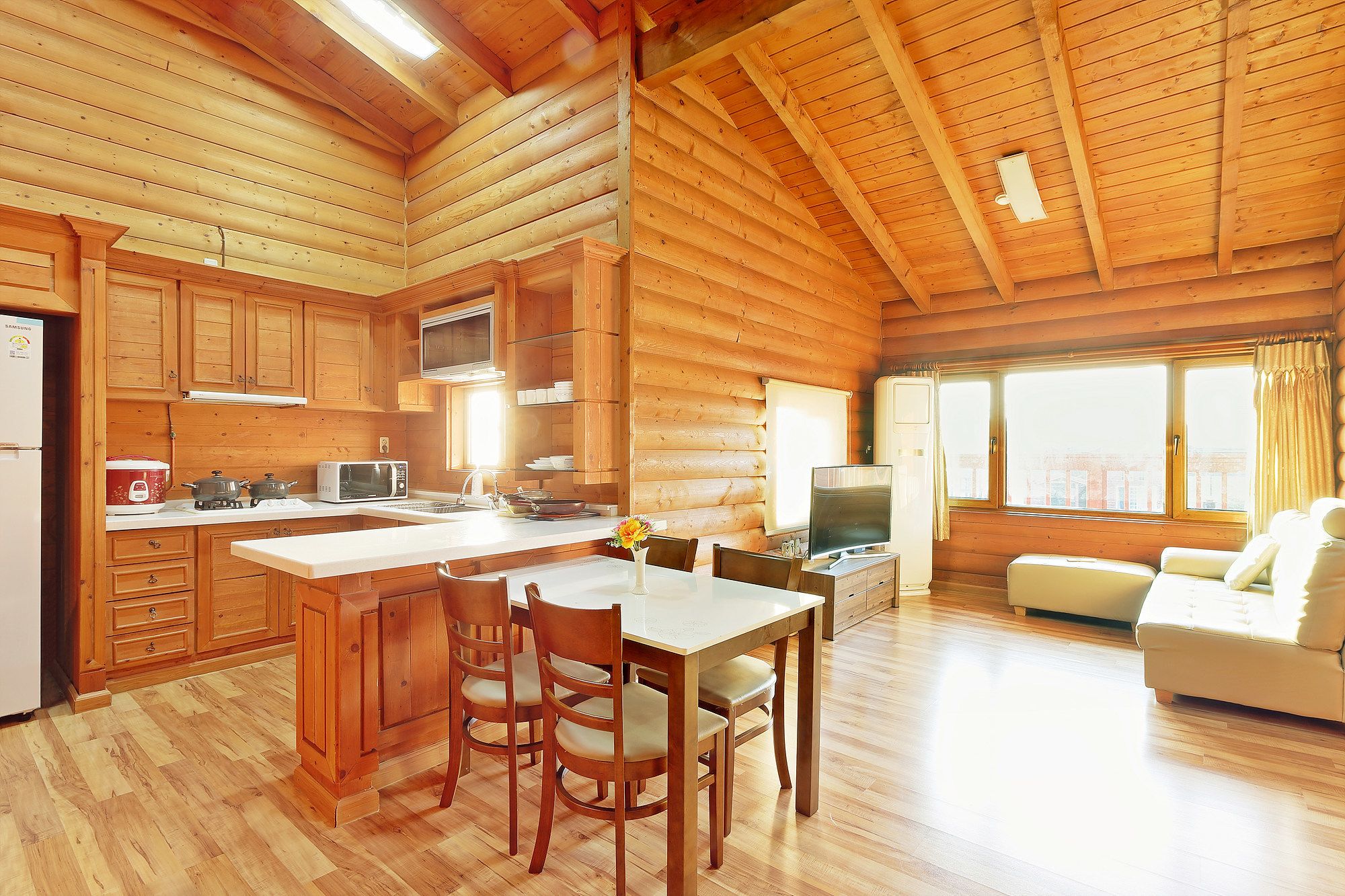 522 | Living area | Flat-screen TV