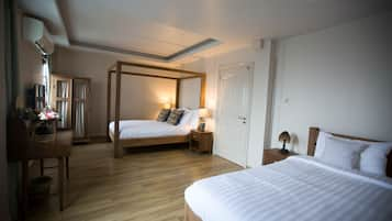 Deluxe Triple Room | In-room safe, desk, free WiFi, bed sheets