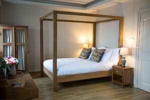 In-room safe, desk, free WiFi, bed sheets - Vera Nidhra - Self check-in after 6pm (Bangkok)