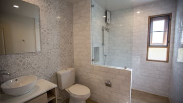 Twin Room with Window | Bathroom | Shower, free toiletries, hair dryer, slippers
