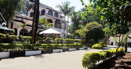 Karen Bomas Inn