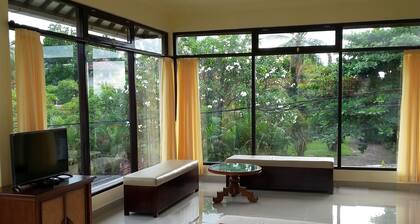 Puri Mandhara Lovina