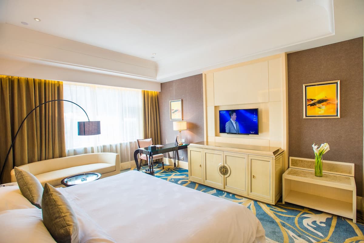 Standard Room, 1 King Bed