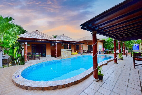 Outdoor pool - Panisara Pool Villa (Hua Hin)