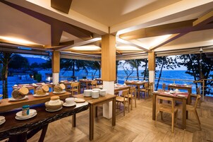 Se ofrece un desayuno completo (500 THB por persona)