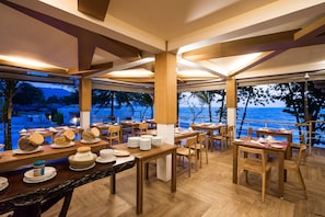 Komplett frukost varje dag (THB 500 per person)