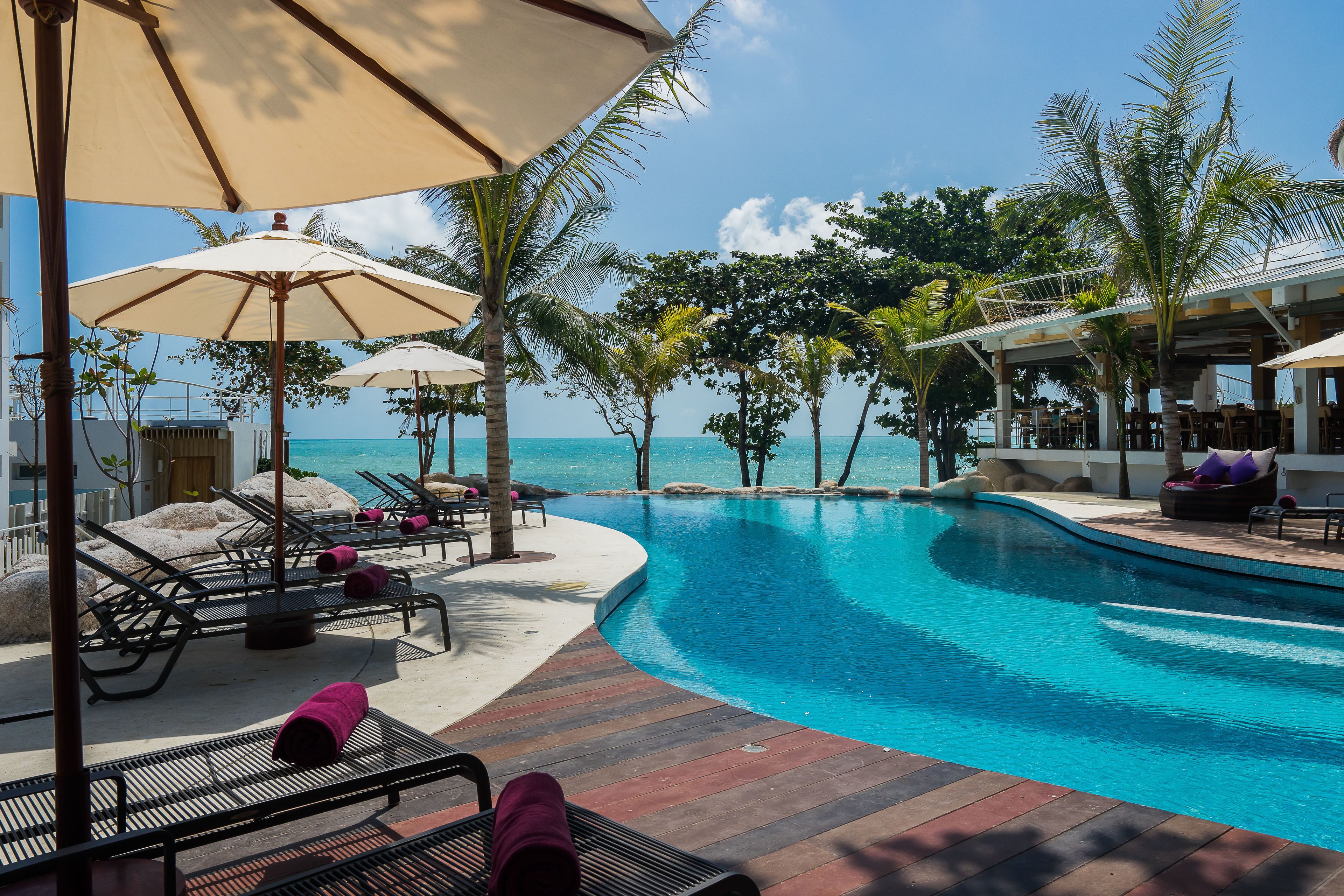 2 outdoor pools