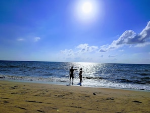 På stranden
