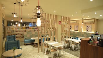 Lunch and dinner served, local and international cuisine