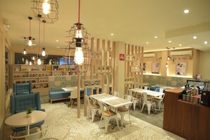 Lunch and dinner served, local and international cuisine - Vybe Hotel (Laoag)