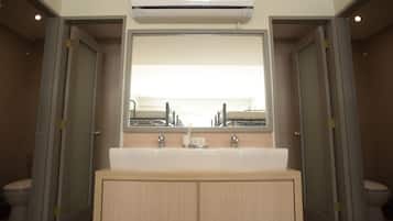 Dormitory Deluxe Room | Bathroom