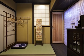 Casa geminada tradicional (Japanese Style) | Área de estar | TV de tela plana