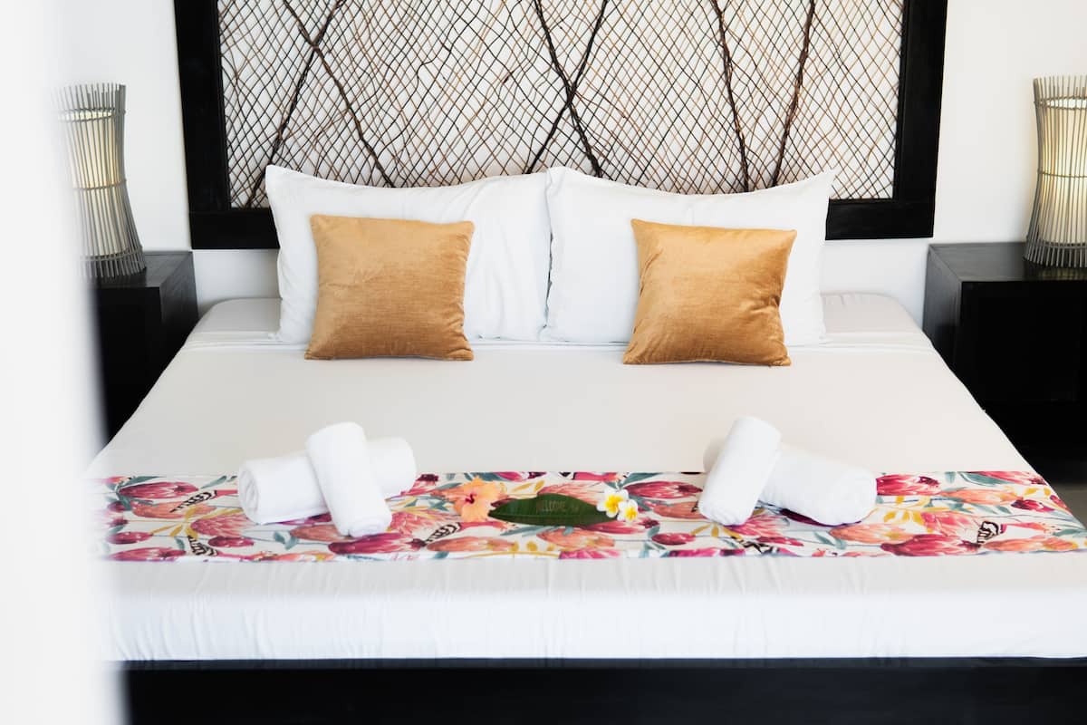 minibar, in-room safe, desk, blackout curtains