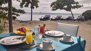 Petit déjeuner buffet compris