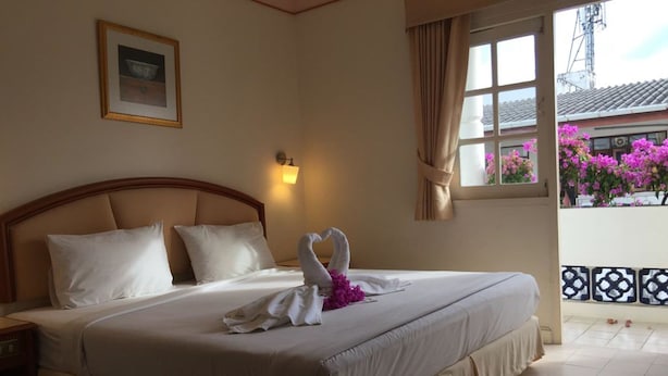 Deluxe Double Room | Minibar, in-room safe, desk, free WiFi - Smile Inn Patong (Patong)
