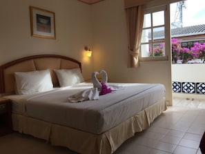 Deluxe Double Room | Minibar, in-room safe, desk, free WiFi - Smile Inn Patong (Patong)