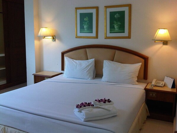 Deluxe Double Room | Minibar, in-room safe, desk, WiFi (free) - Smile Inn Patong (Patong)
