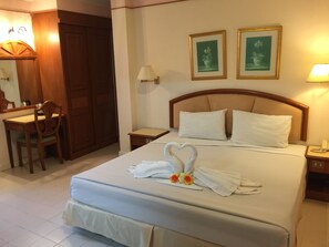 Minibar, in-room safe, desk, free WiFi - Smile Inn Patong (Patong)