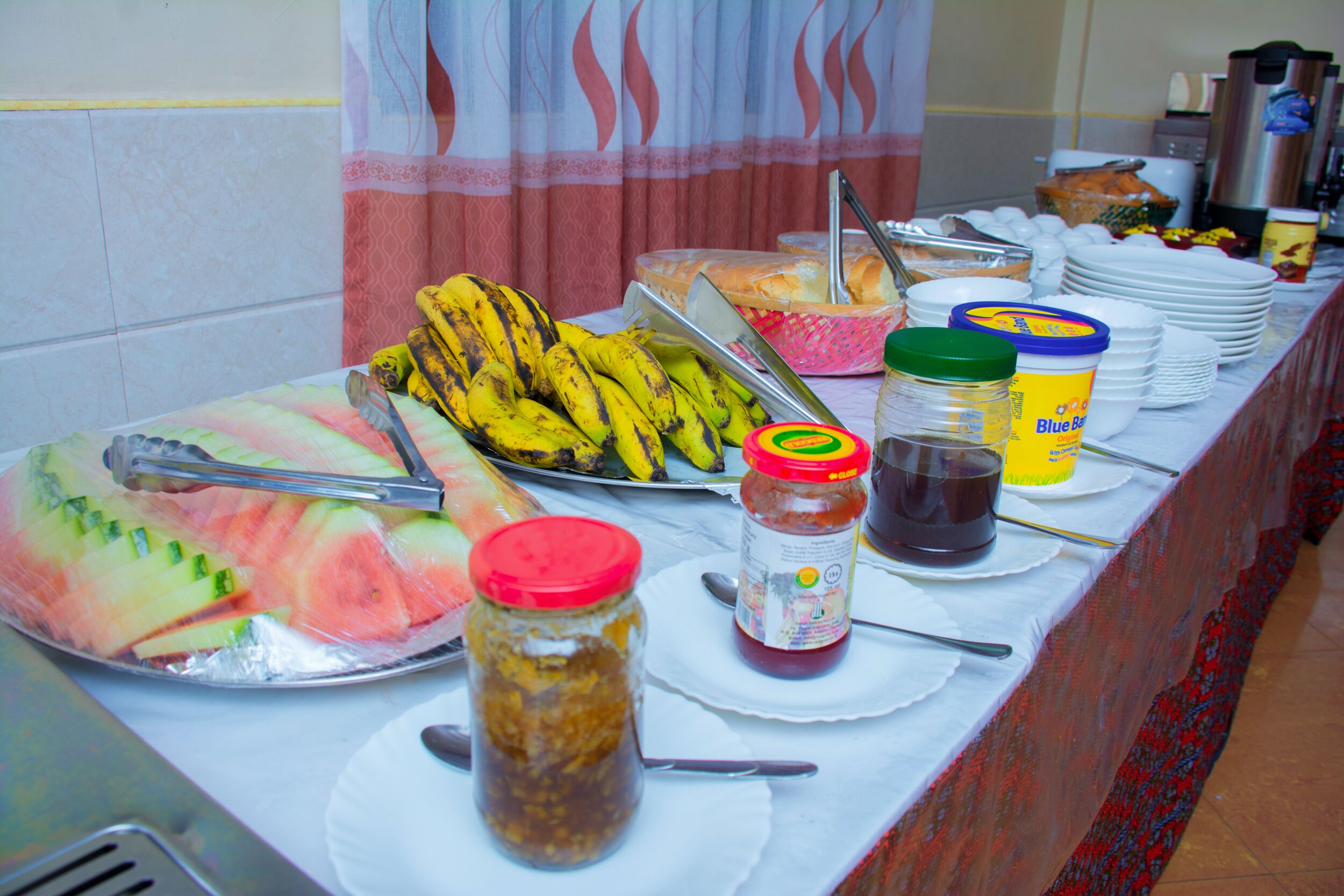 Breakfast, lunch, dinner served; local and international cuisine 