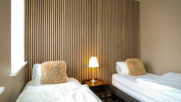 Small Twin Room, Shared Bathroom | Desk, laptop workspace, free WiFi, bed sheets