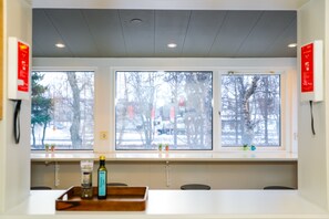 Fridge, microwave - Akureyri Hostel (Akureyri)