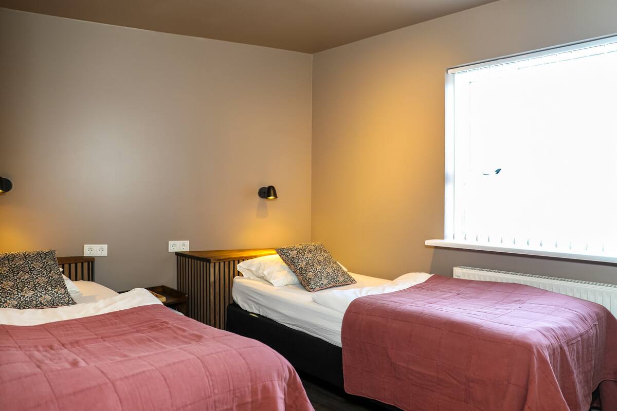 Small Twin Room, Shared Bathroom | Escritorio, espacio para trabajar con un portátil, wifi gratis