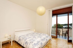 Desk, laptop workspace, iron/ironing board, free WiFi - Tizi Apartments (Maiori)