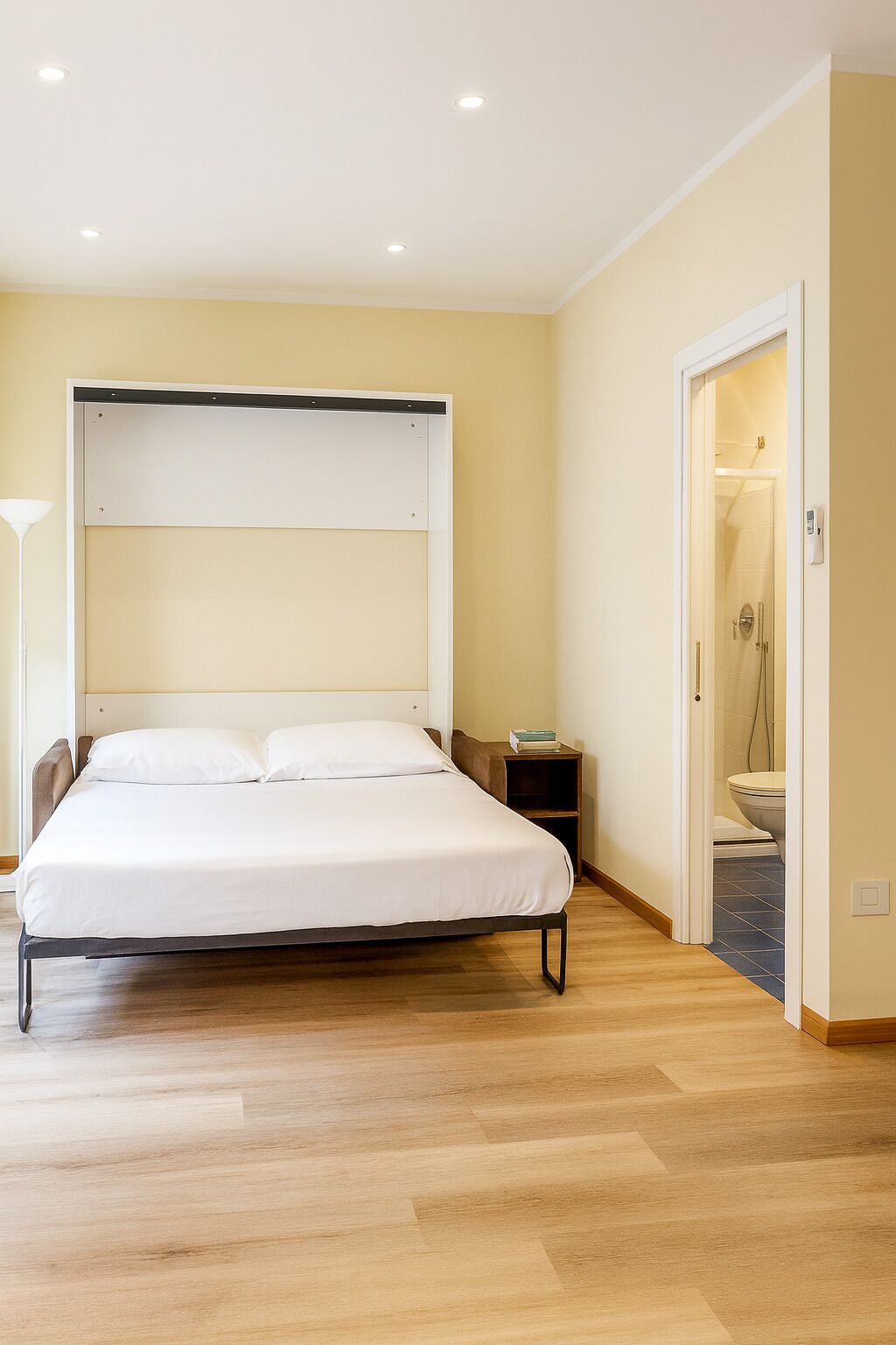 Skrivebord, skrivebord for bærbar PC og strykejern/-brett