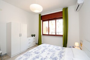 Desk, laptop workspace, iron/ironing board, free WiFi - Tizi Apartments (Maiori)