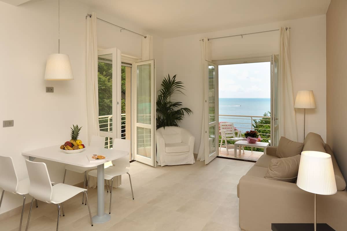 Appartement, 2 slaapkamers, balkon | Dineren in de kamer