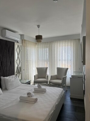 Deluxe Double Room | Premium bedding, minibar, desk, free cribs/infant beds - Buyukada Port Hotel (Adalar)