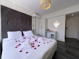 Ropa de cama de alta calidad, minibar, escritorio y cunas gratuitas 