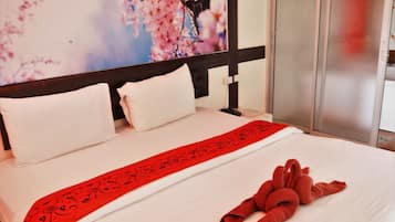 VIP Room | Desk, free WiFi