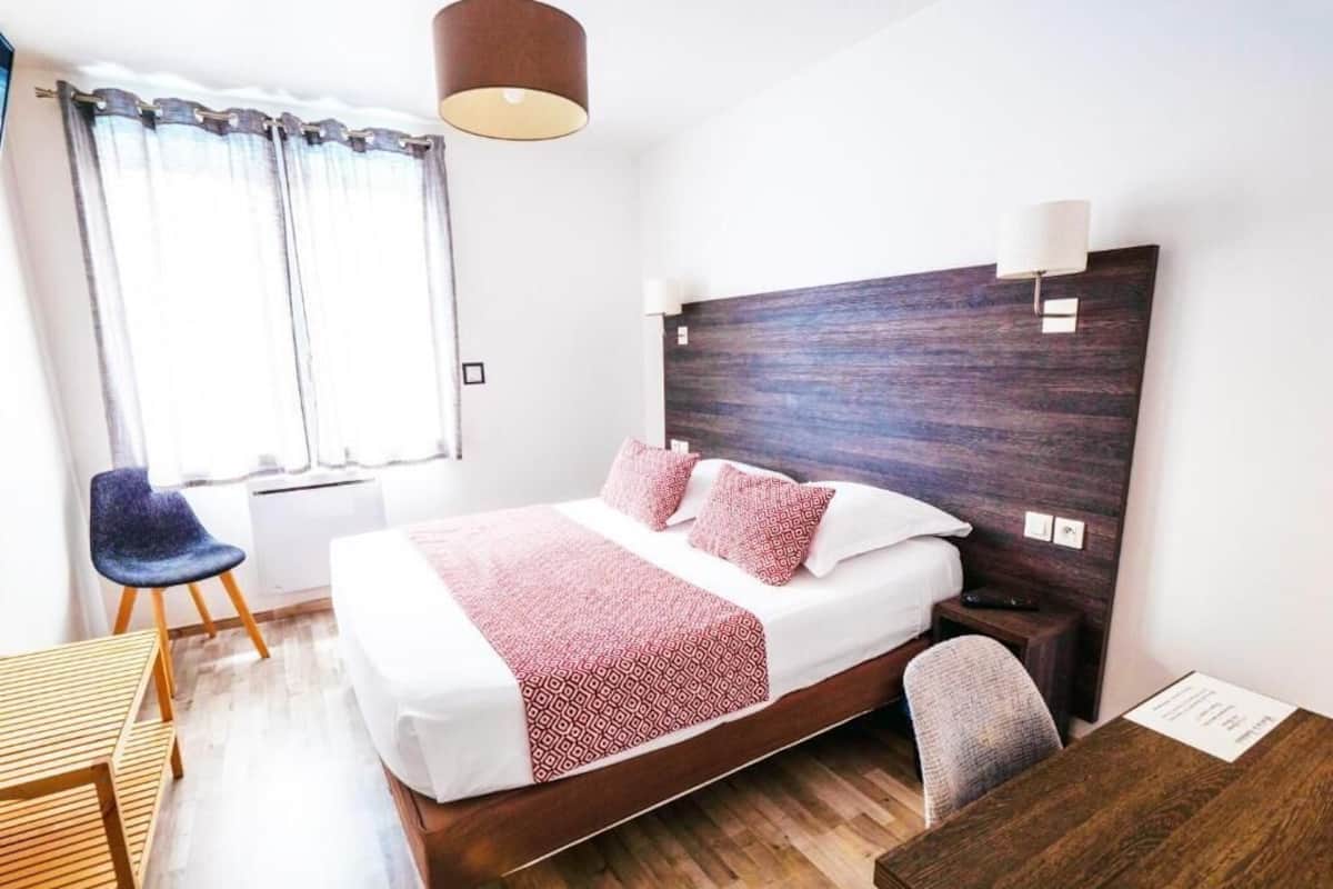 Premium bedding, in-room safe, desk, soundproofing