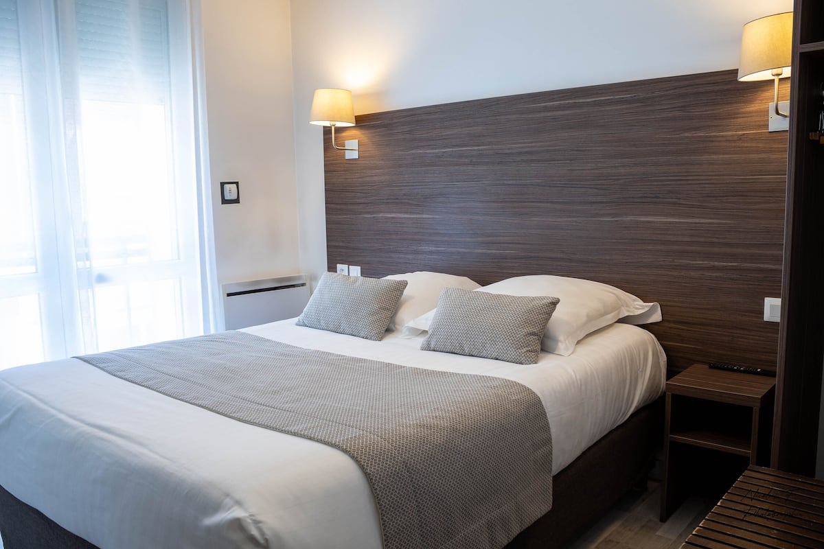 1 bedroom, premium bedding, in-room safe, desk