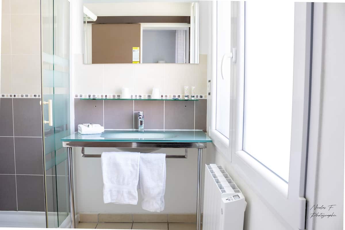 superior room | bathroom | shower, free toiletries, hair dryer, towels