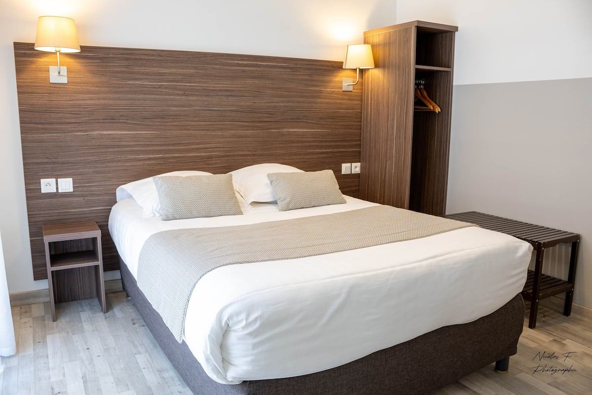 1 bedroom, premium bedding, in-room safe, desk