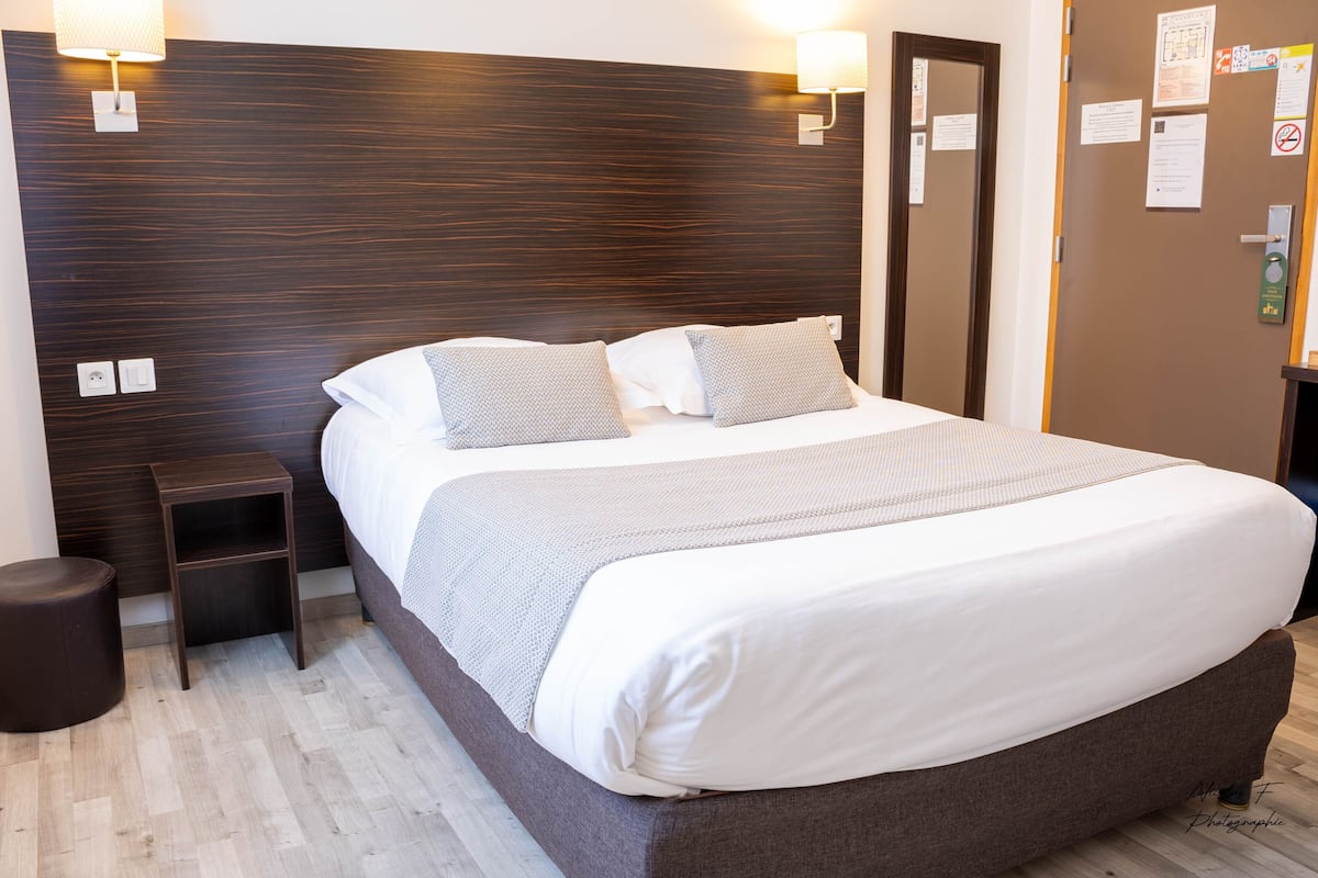superior room | 1 bedroom, premium bedding, in-room safe, desk
