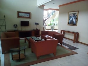 Villa, 4 Bedrooms | Living room | 32-inch LCD TV with cable channels, TV - Simply Homy Guesthouse Graha Puspa (Parongpong)