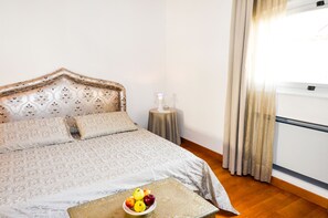 2 bedrooms, down duvets, in-room safe, soundproofing