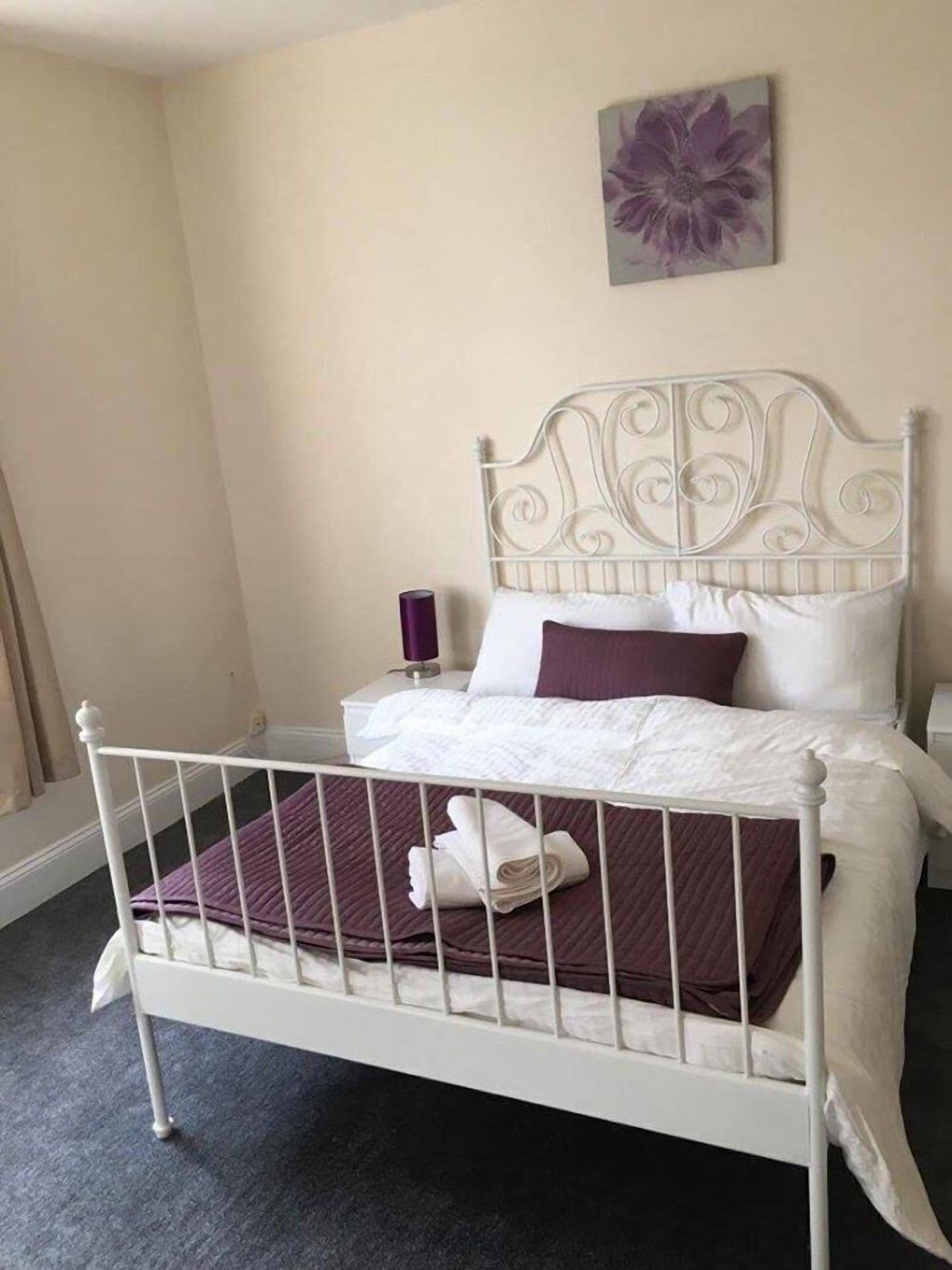 Business Apartment, 5 Bedrooms, Non Smoking, Kitchen | 1 bedroom, desk, iron/ironing board, free WiFi