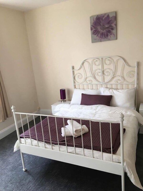 1 habitación, escritorio, tabla de planchar con plancha y wifi gratis