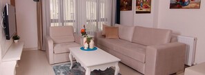 Business Apartment, 1 Bedroom | Living room | 43-inch LED TV with satellite channels, TV - Zin D Home Cekmekoy (Çekmeköy)