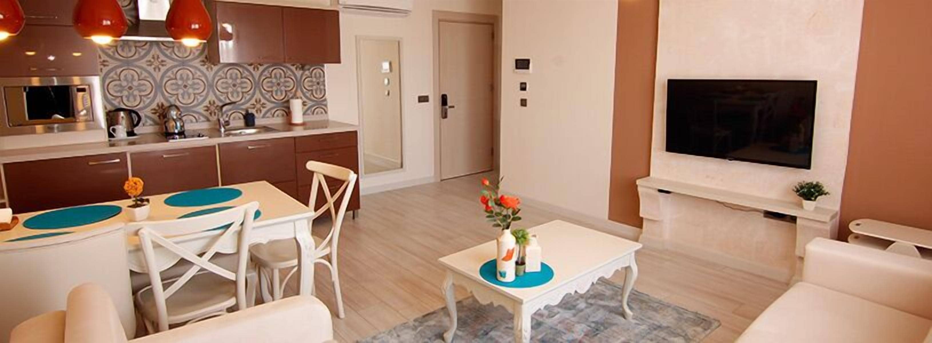 Apartamento Business, 1 habitación | Sala de estar | Televisión LED de 43 pulgadas con canales por satélite, una televisión