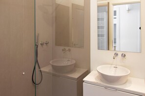 Family Apartment, 3 Bedrooms, Annex Building | Bathroom - Cà Farnese (Venice)