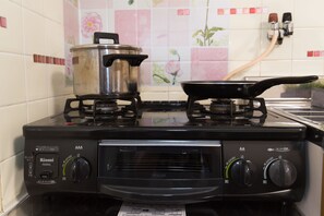 Casa de ciudad, 2 habitaciones, para no fumadores, vista a la ciudad | Cocina privada | Refrigerador y microondas 